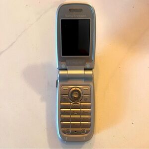 Vintage Sony Emerson flip phone